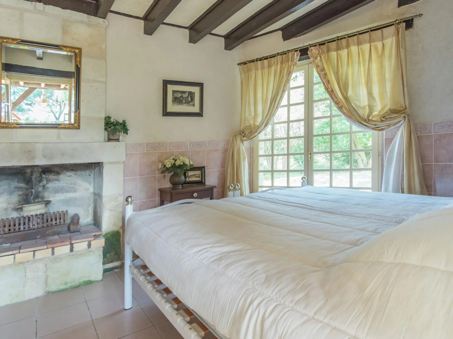 Former Customs House With Large Garden and Private Pool. 4 km From Chinon