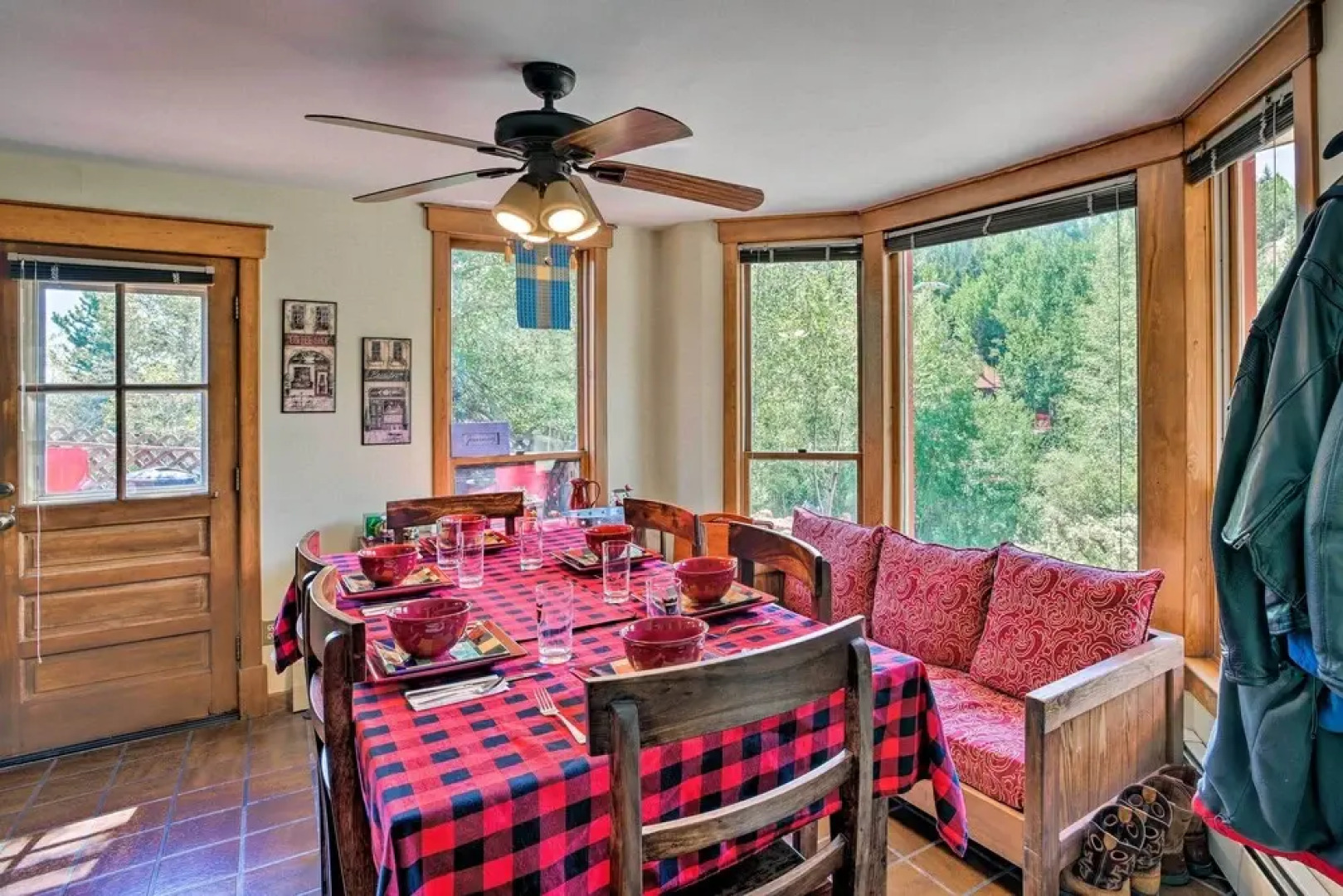 Cozy Home w/ Deck & Mtn Views, Walk to Casinos