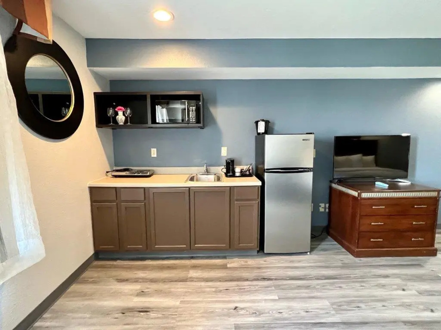 Hometowne Studios & Suites By Red Roof Washington