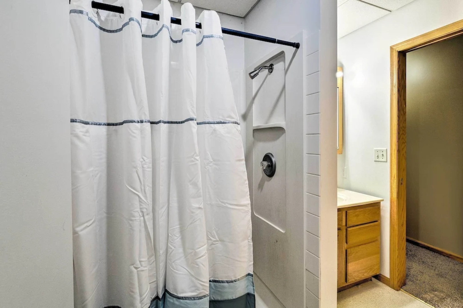 Elwood Townhome w/ Patio - 7 Mi to Johnson Lake