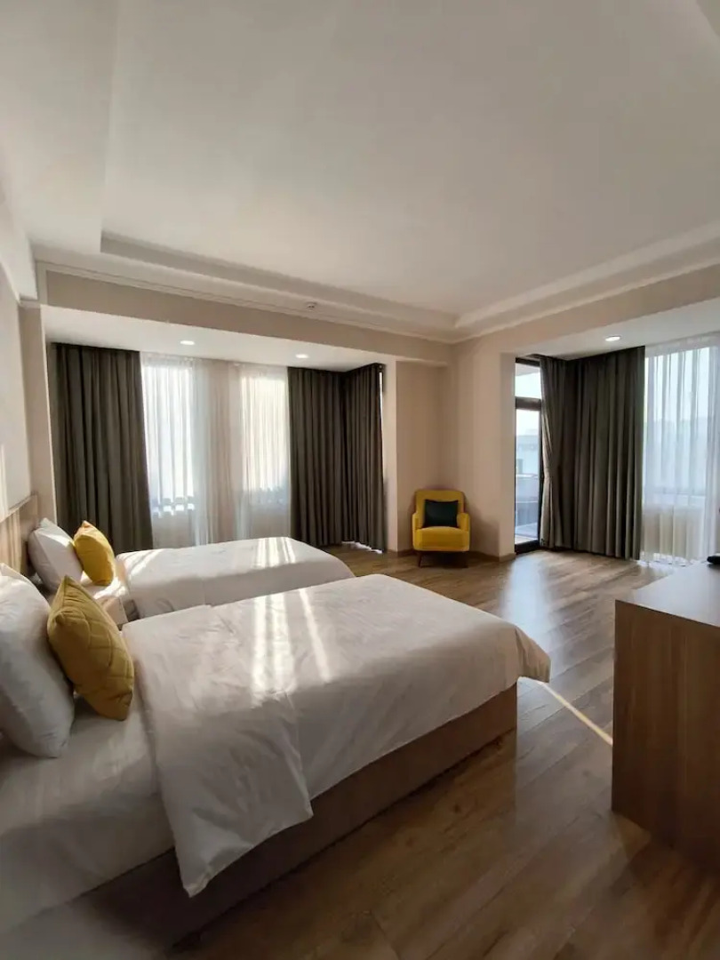 Отель Saroy Gardens