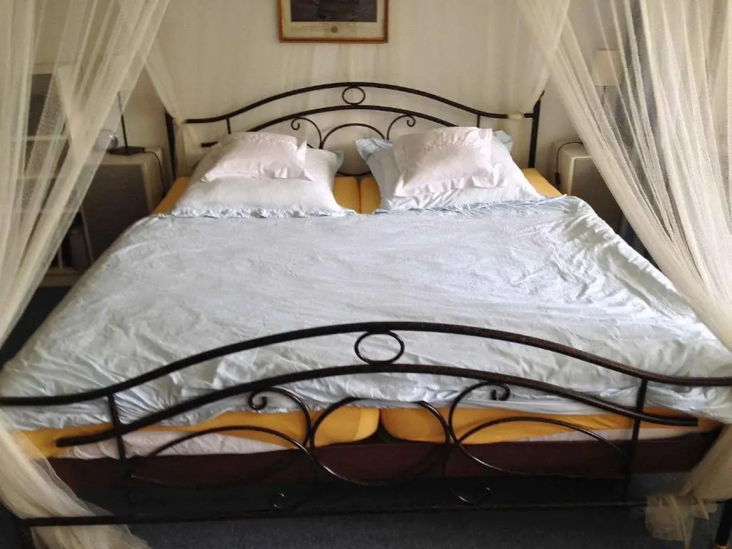 Himmelbett mit Seeblick