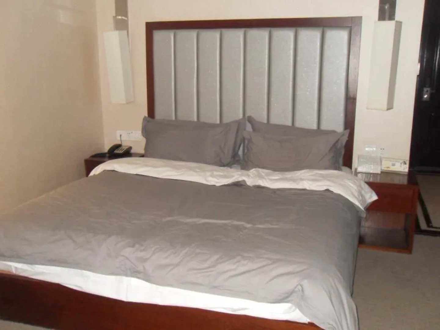 Yancheng Youth Club and Reading Hotel