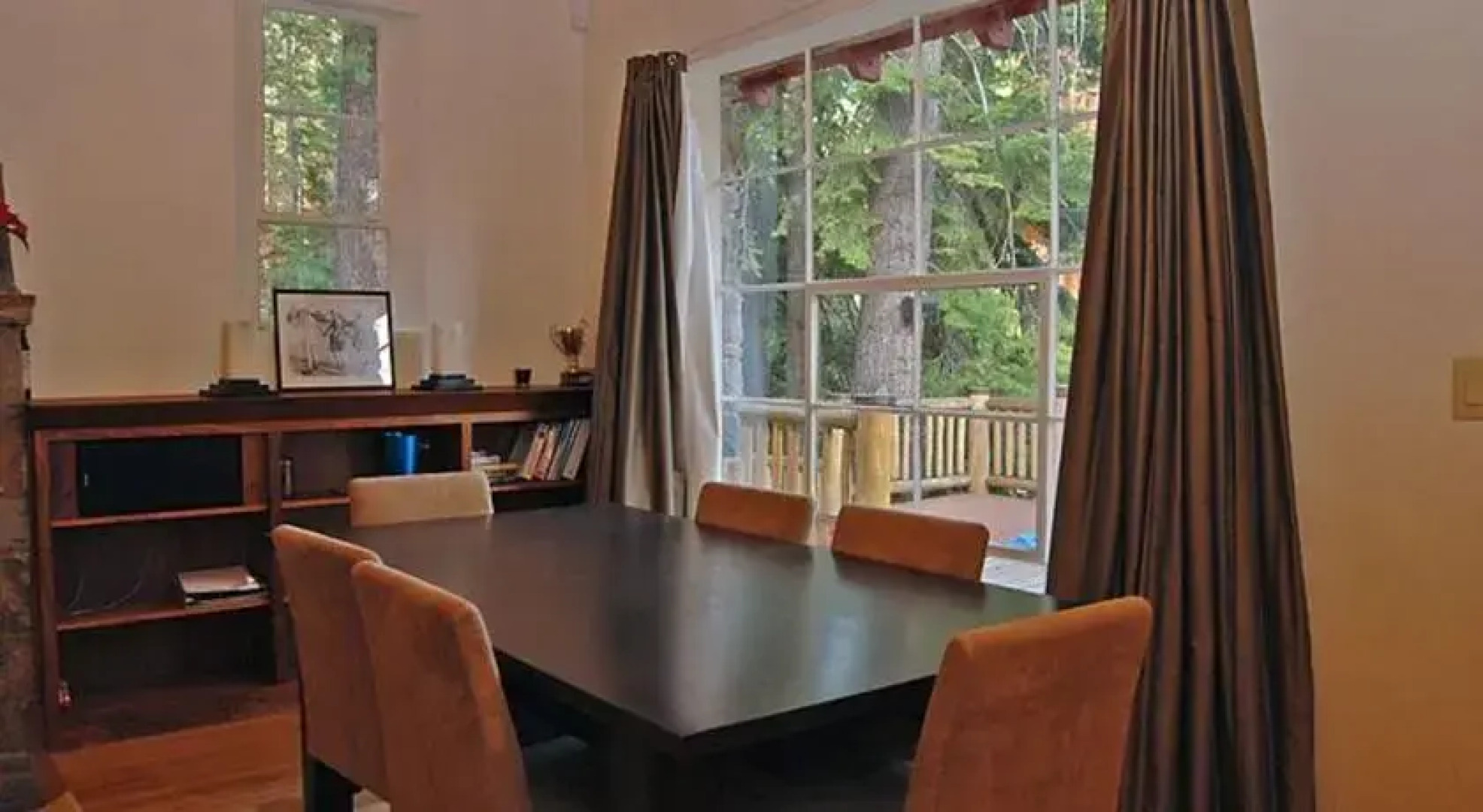 RedAwning Darling Delight Cabin