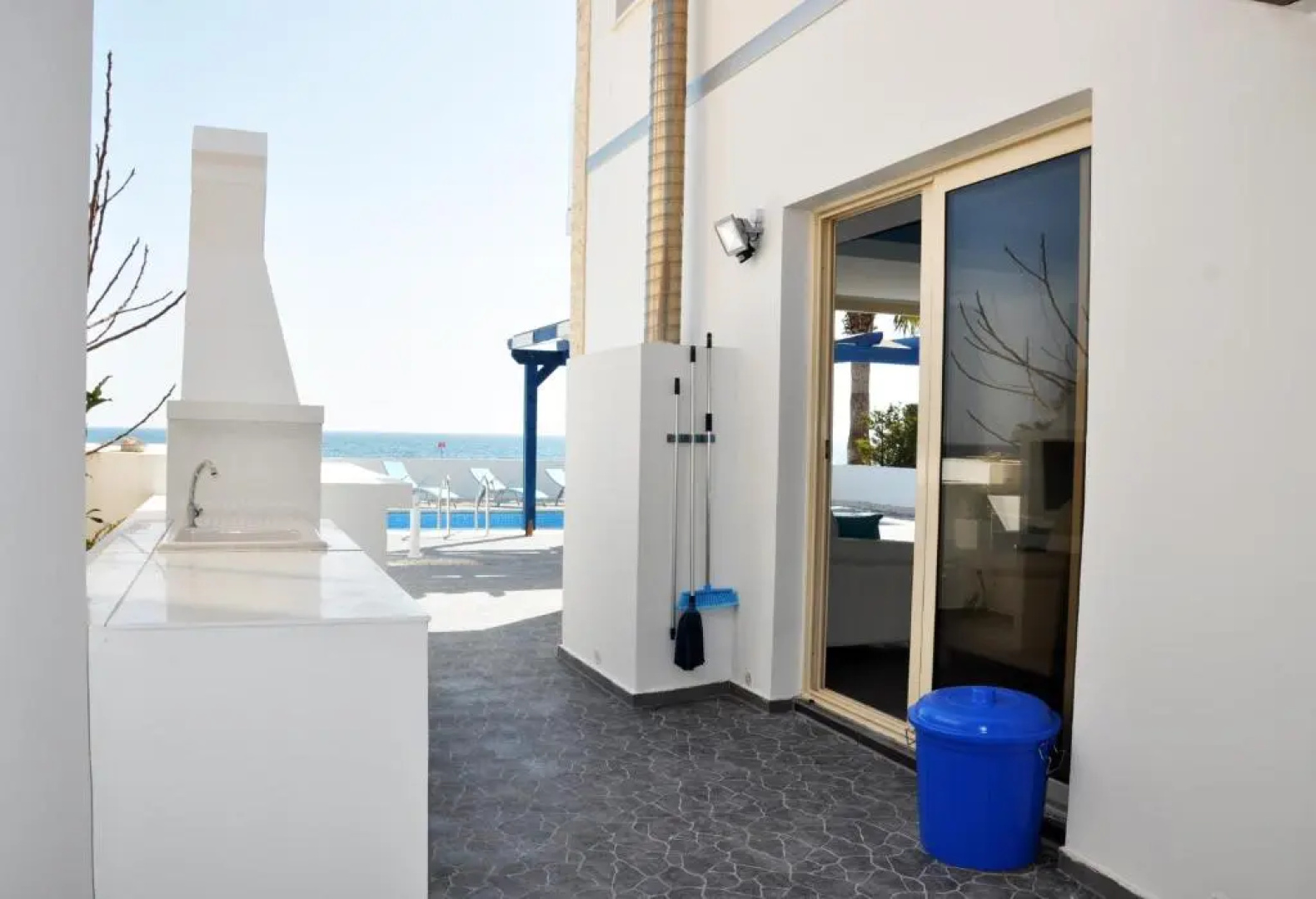 Villa Waves