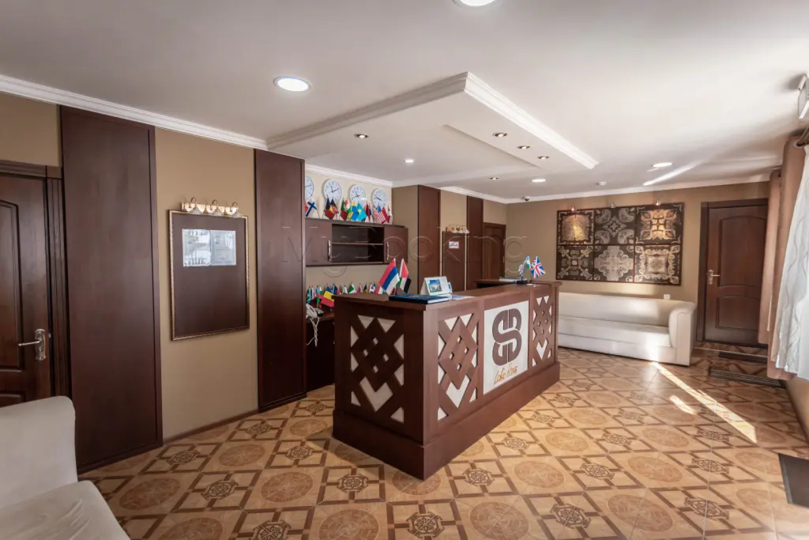 Lake House Resort hotel