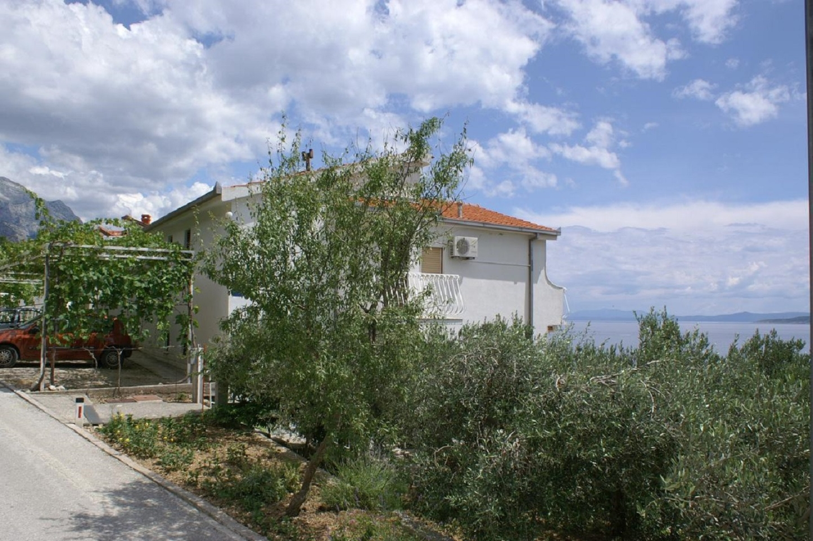 Apartment Niko - 50 m from pebble beach: A4 Pisak, Riviera Omis