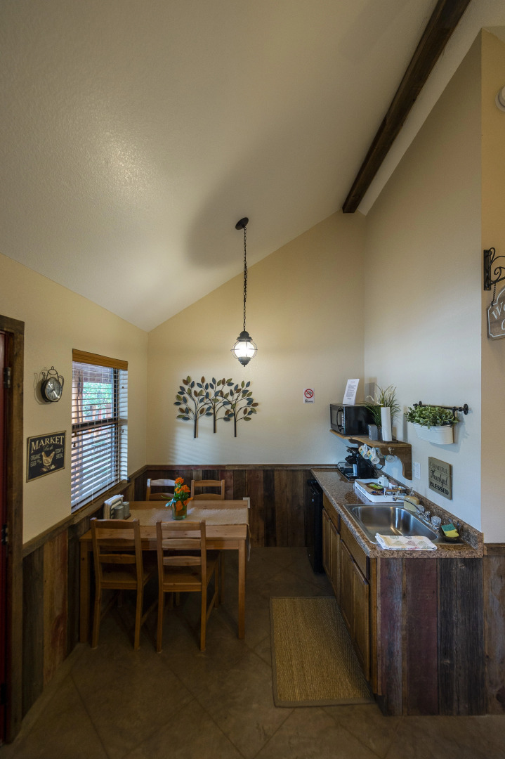 Cabin 3 Rental 15 Minutes From Magnolia and Baylor