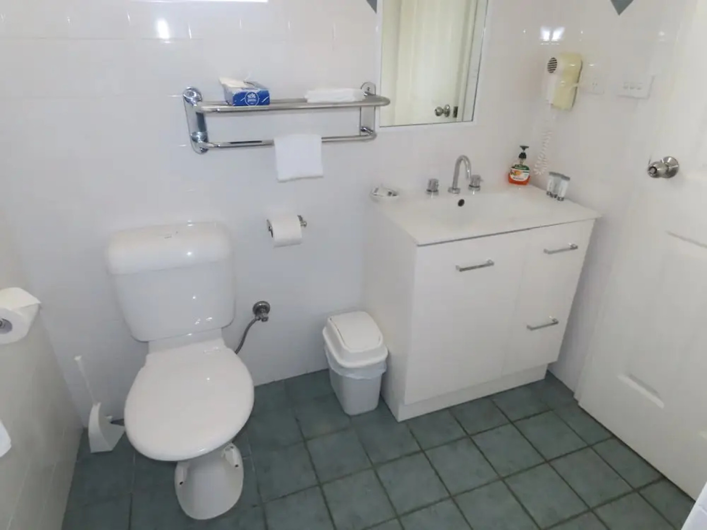 Emu Point Motel & Apartments