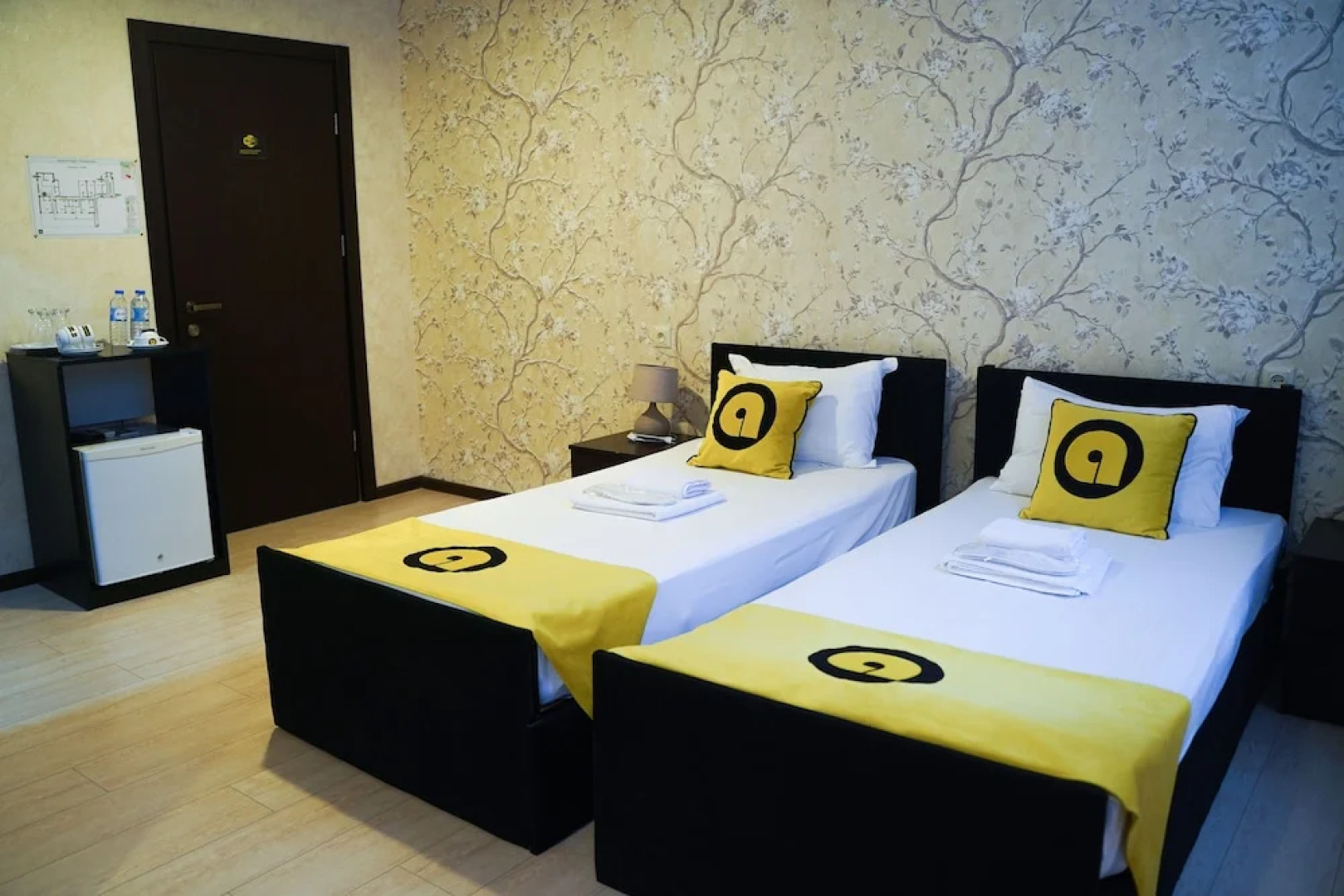 Отель Aura Plaza