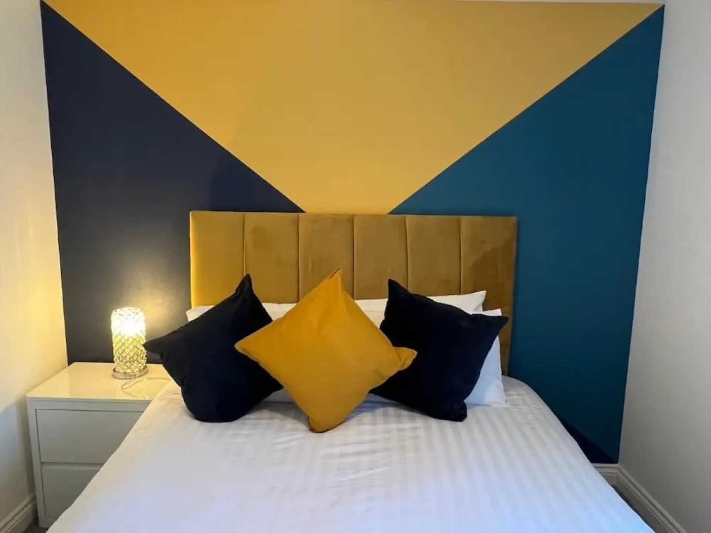 Lovely 2 Bedroom Apartment, 2 Bathrooms Parking