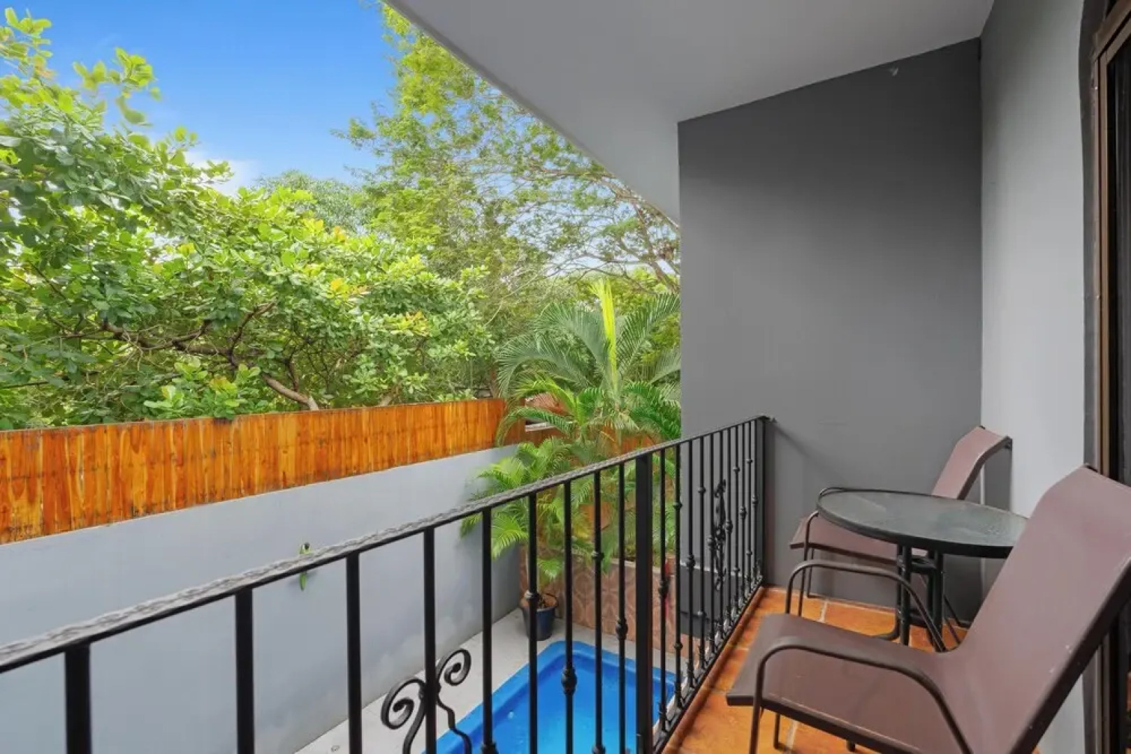 Suite 3 - Jaguar Beach & Pool 2 BR Condo