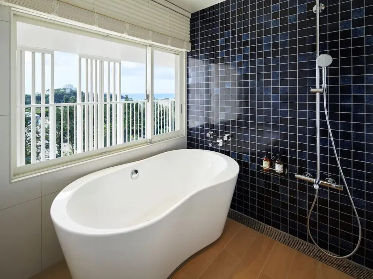 LOISIR Living Suites SERAGAKI