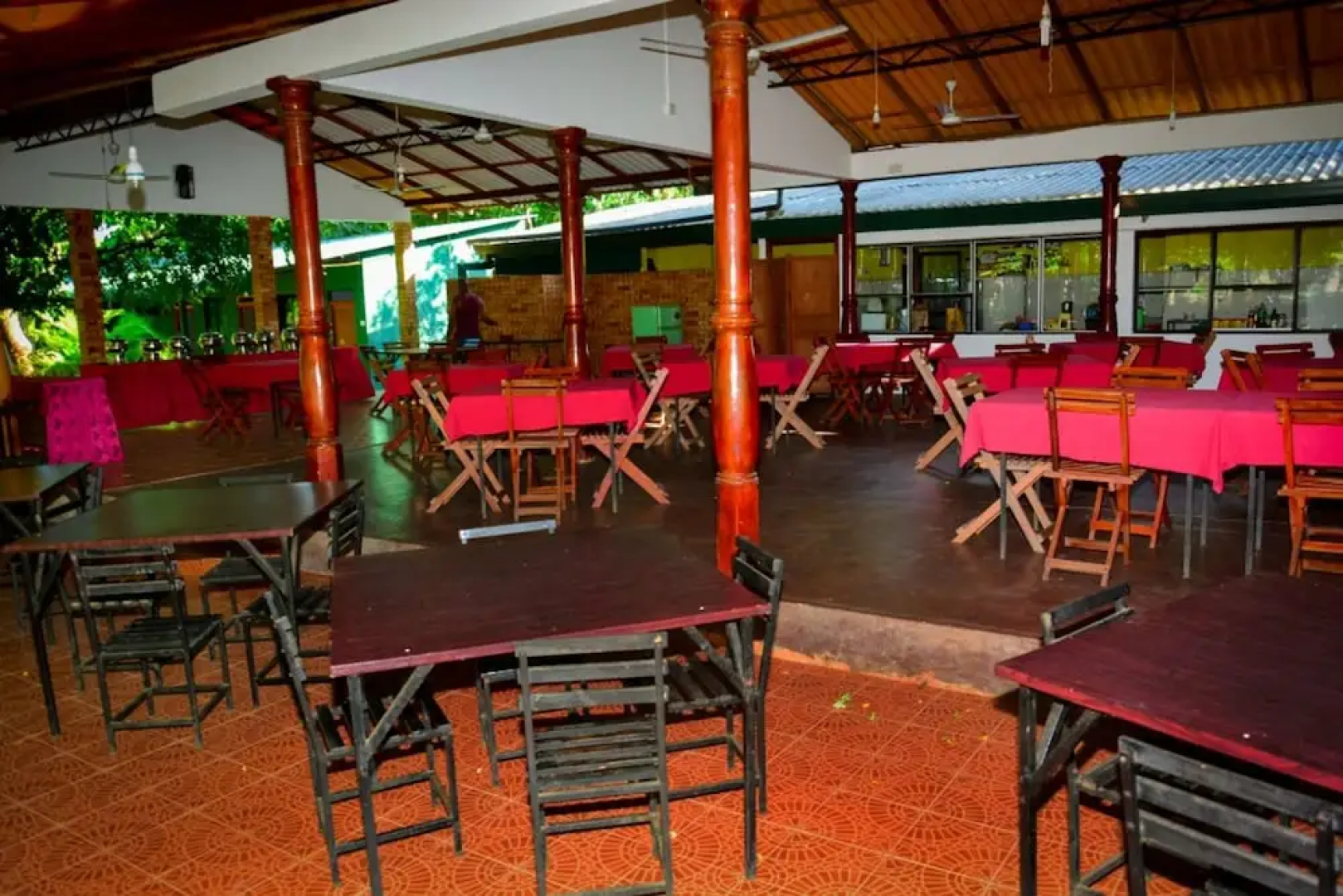 The Senaro Holiday Inn