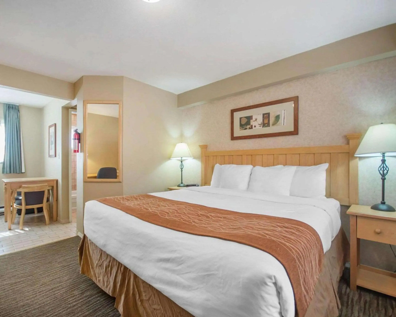 Econo Lodge Inn & Suites
