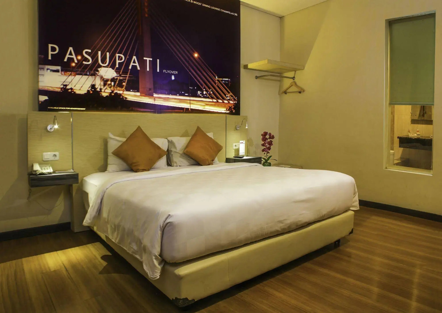 Townhouse Oak Cihampelas Near Ciwalk Formerly Promenade Hotel