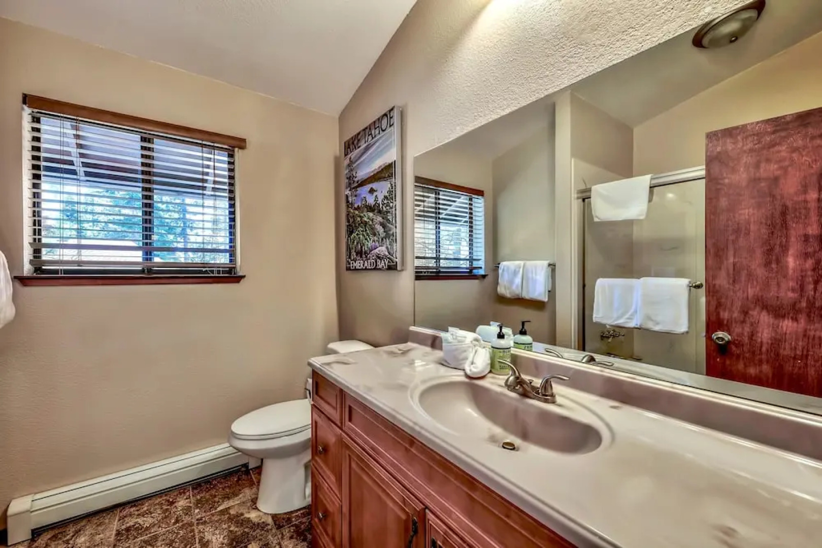 Mv49 Lake Tahoe a Block From the Caverock Beach