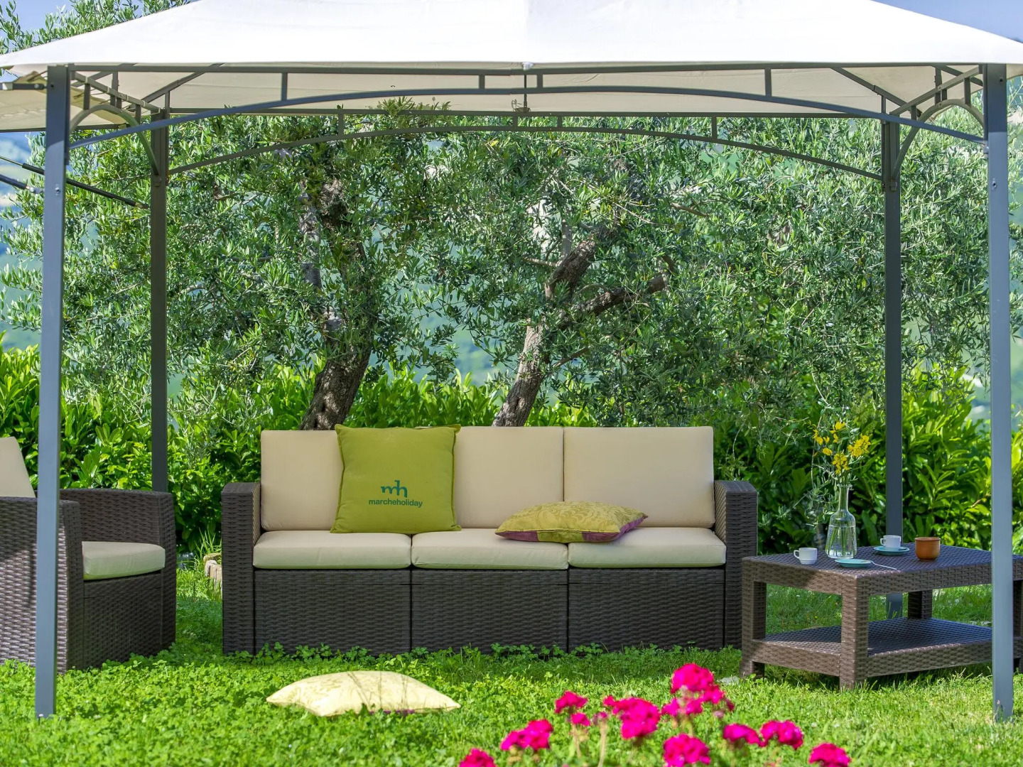 Villa in Pergola With Pool and Beach Nearby