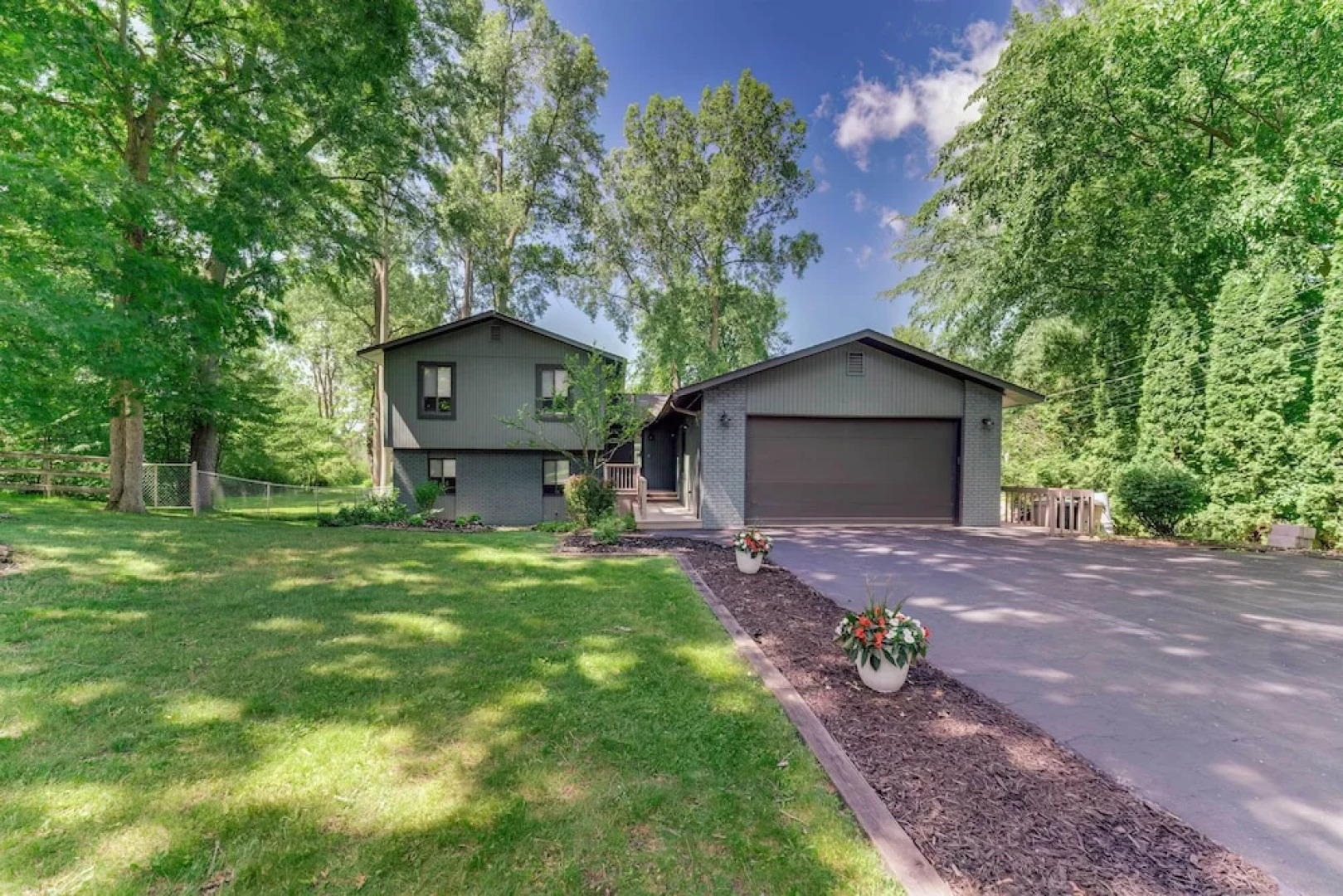 Lakefront Orion Twp. Home w/ Fire Pit & Kayak!