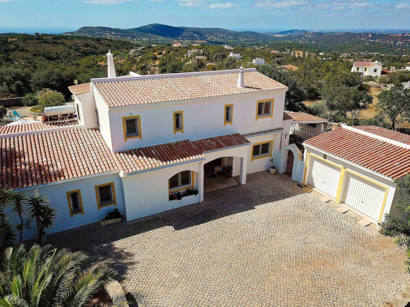 Villa Santa Barbara by Portucasa