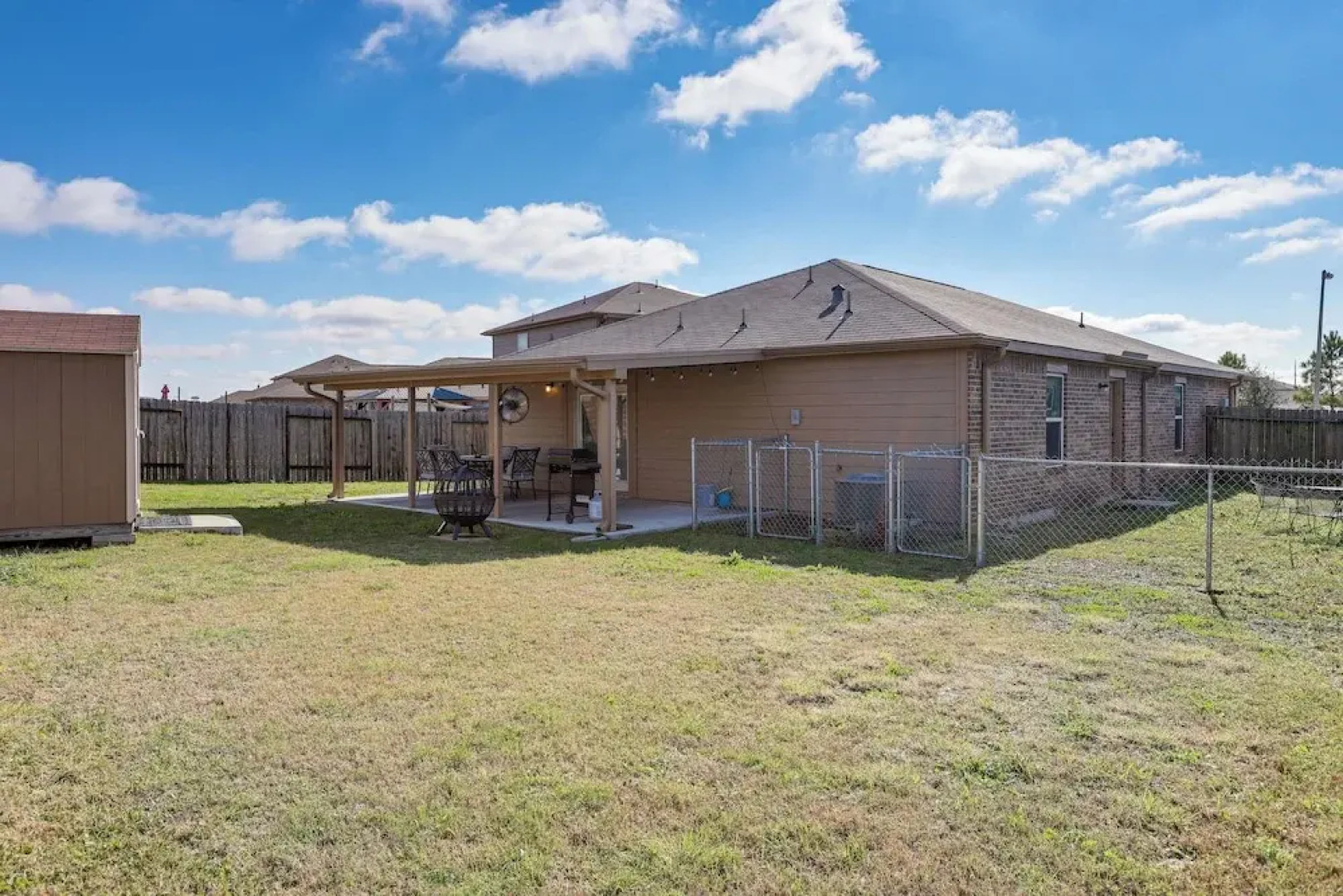 12 Mi to Beach: Texas Gulf Coast Home w/ Fire Pit
