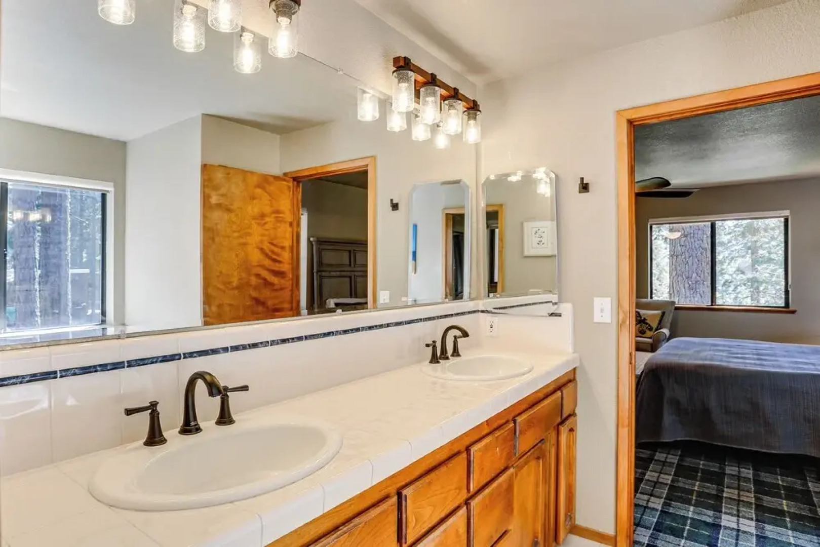 Spacious Retreat w/ Backyard: 1 Mi to Lake Almanor