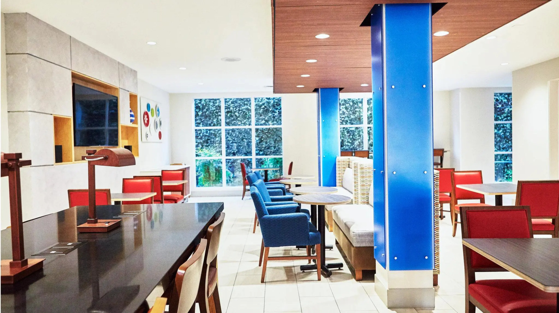 Holiday Inn Express & Suites Corona by IHG