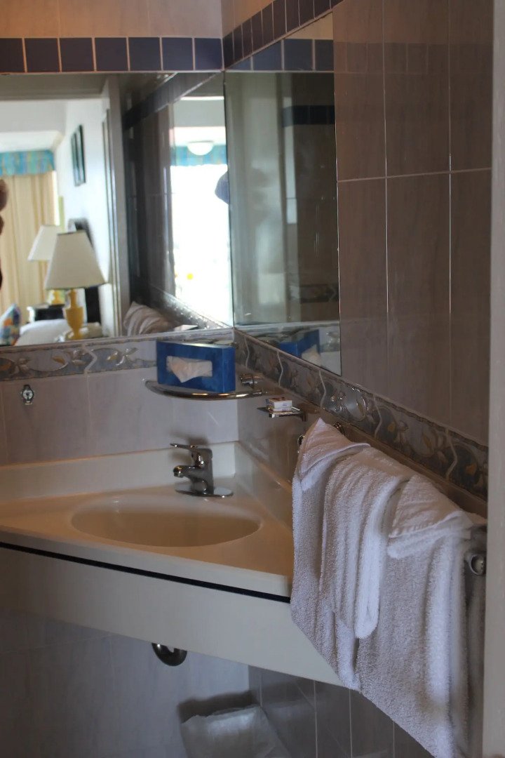 Shaw Park Beach Hotel