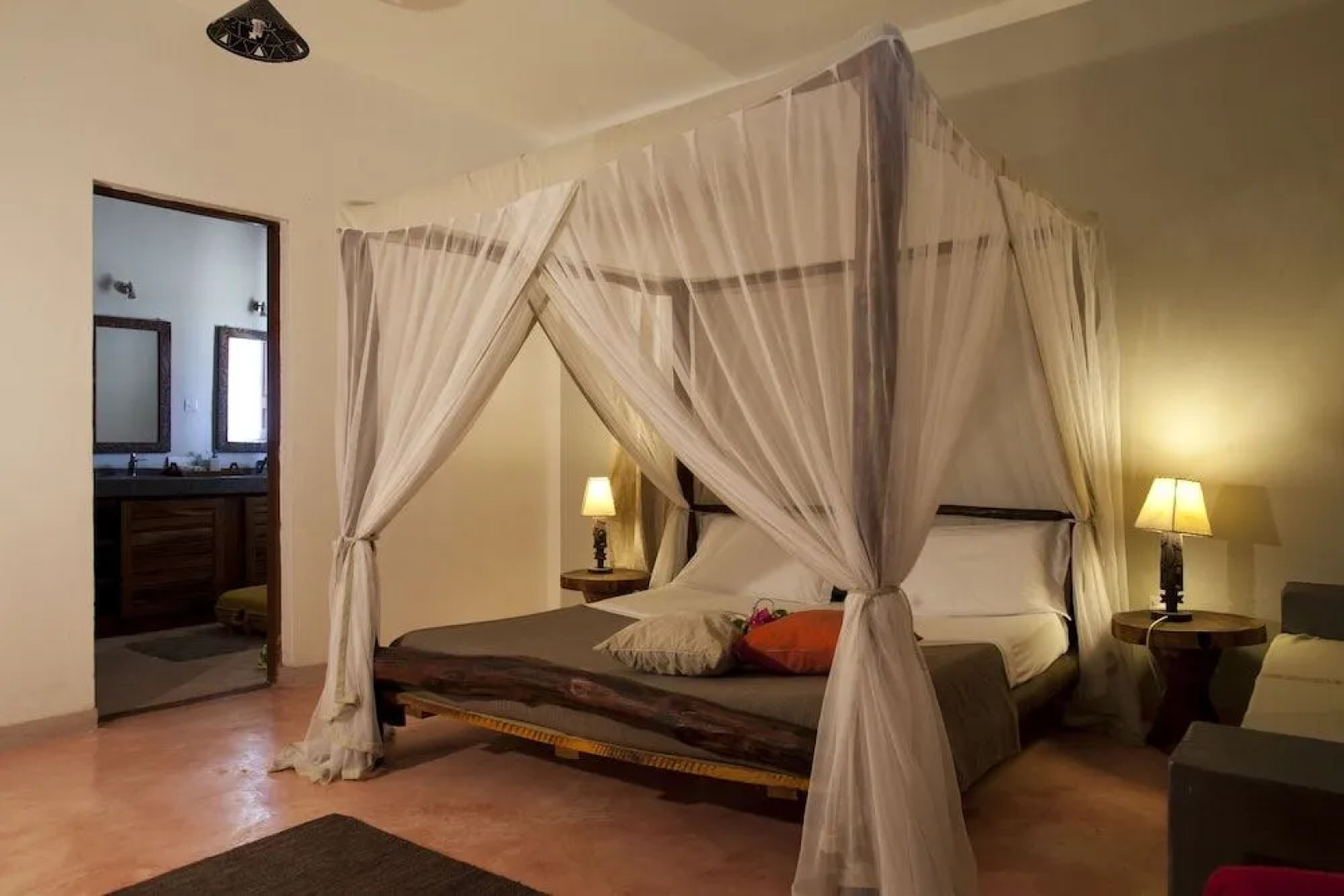 Raha Lodge