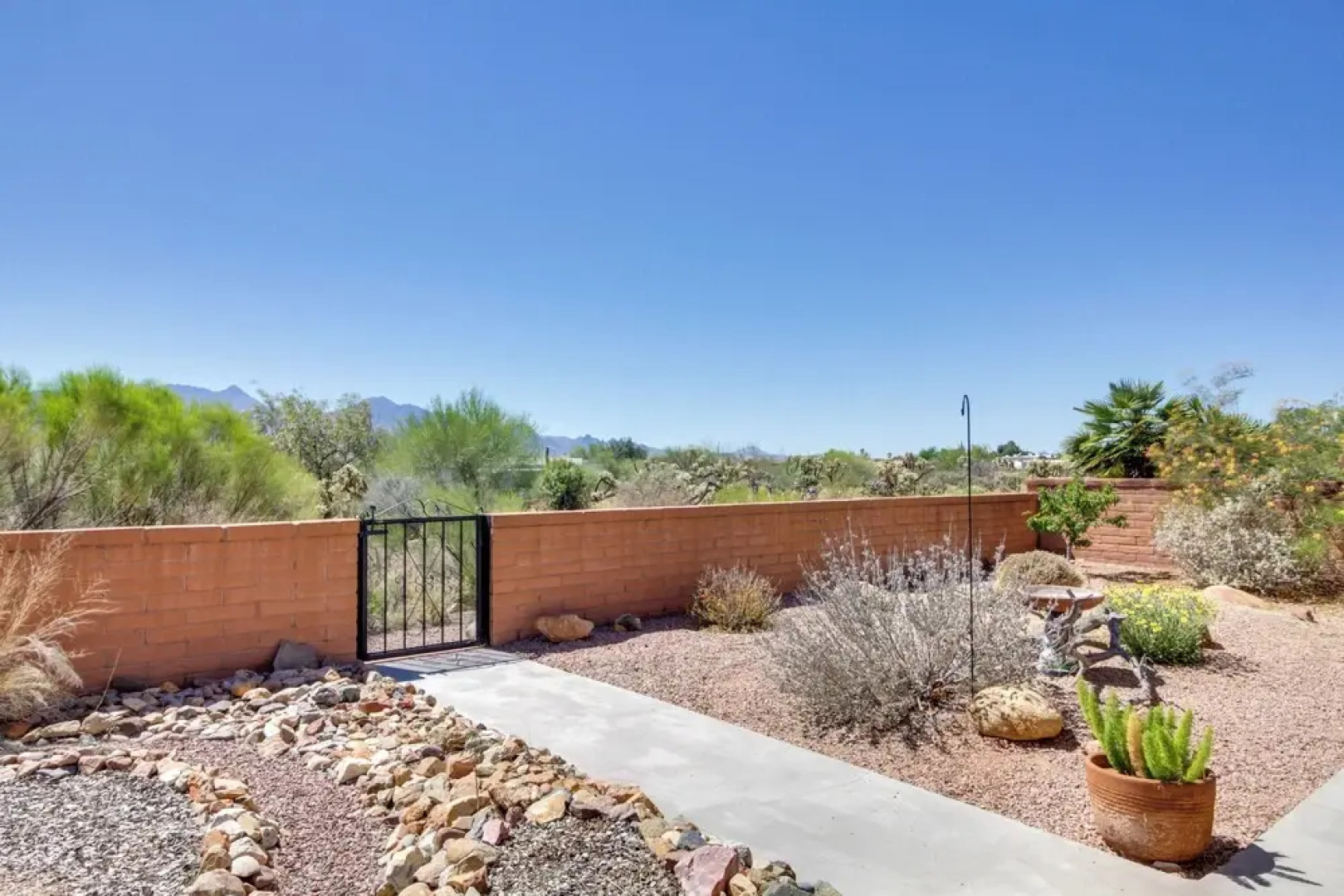 Green Valley Abode w/ Pool Access & Mtn Views