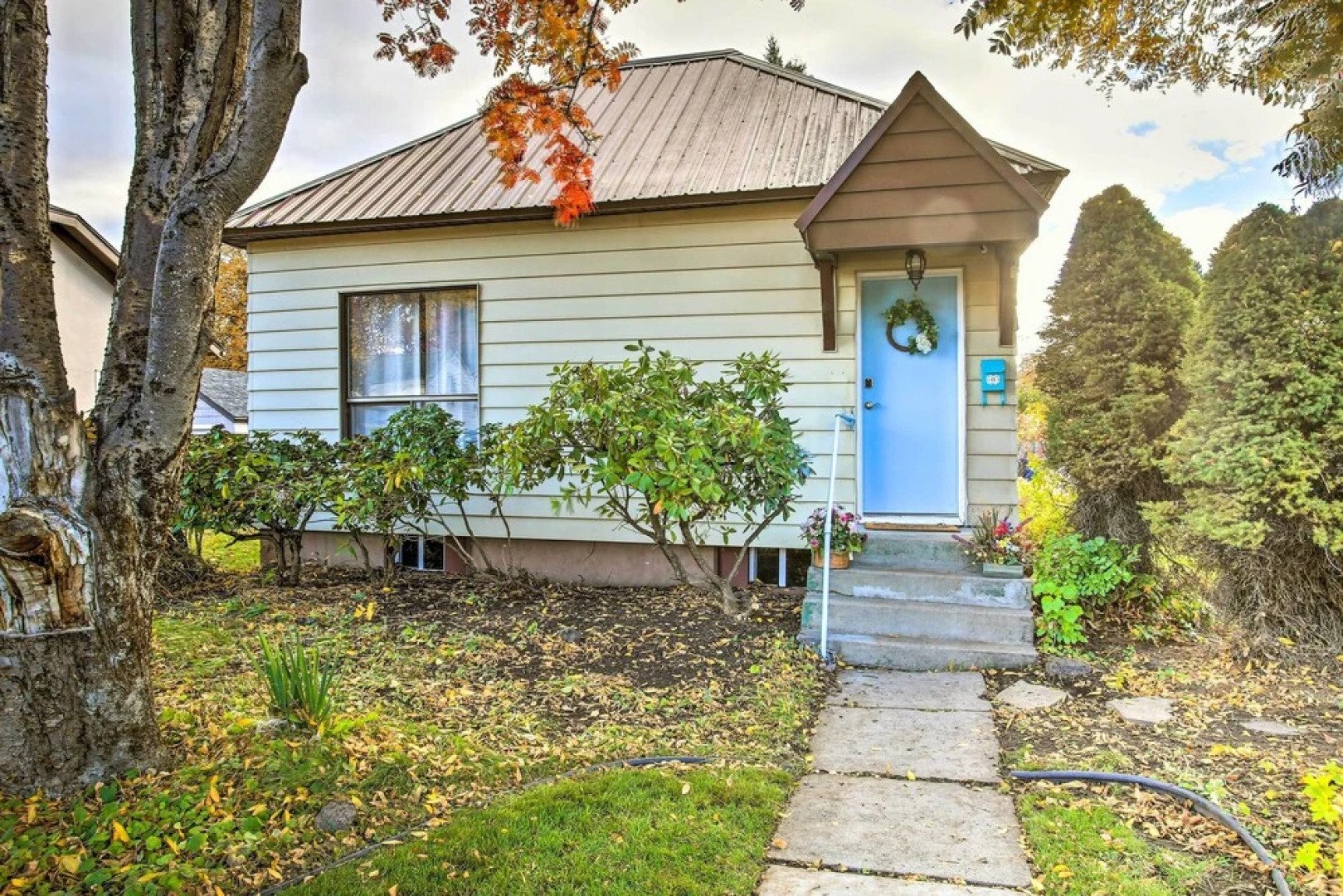 High-end & Homey Family Abode: Walk Downtown!