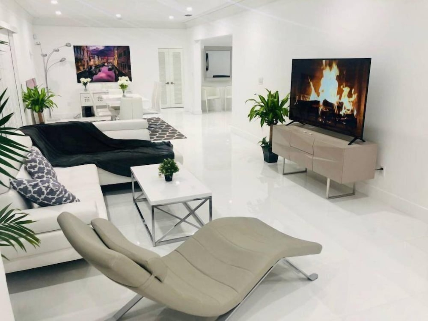 Sleek Miami Shores Residence With Hot Tub