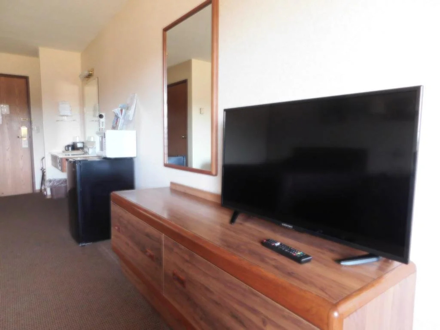 AmeriVu Inn and Suites