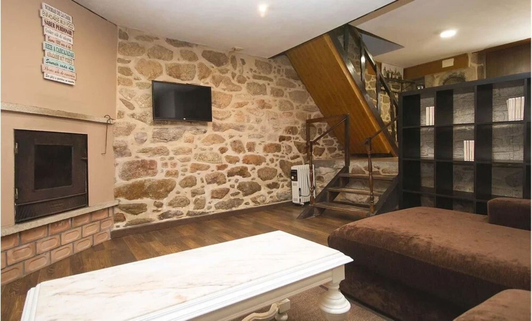 House - 3 Bedrooms with WiFi - 107749