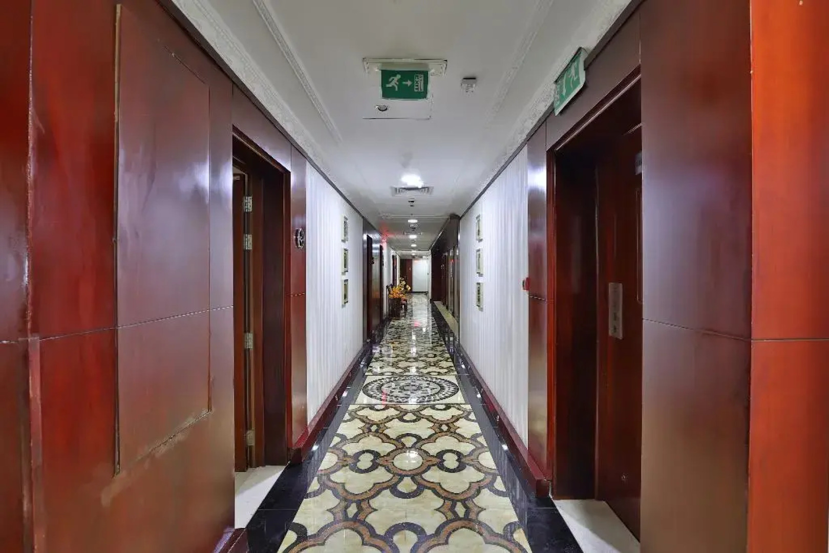 Palette Phoenix Hotel