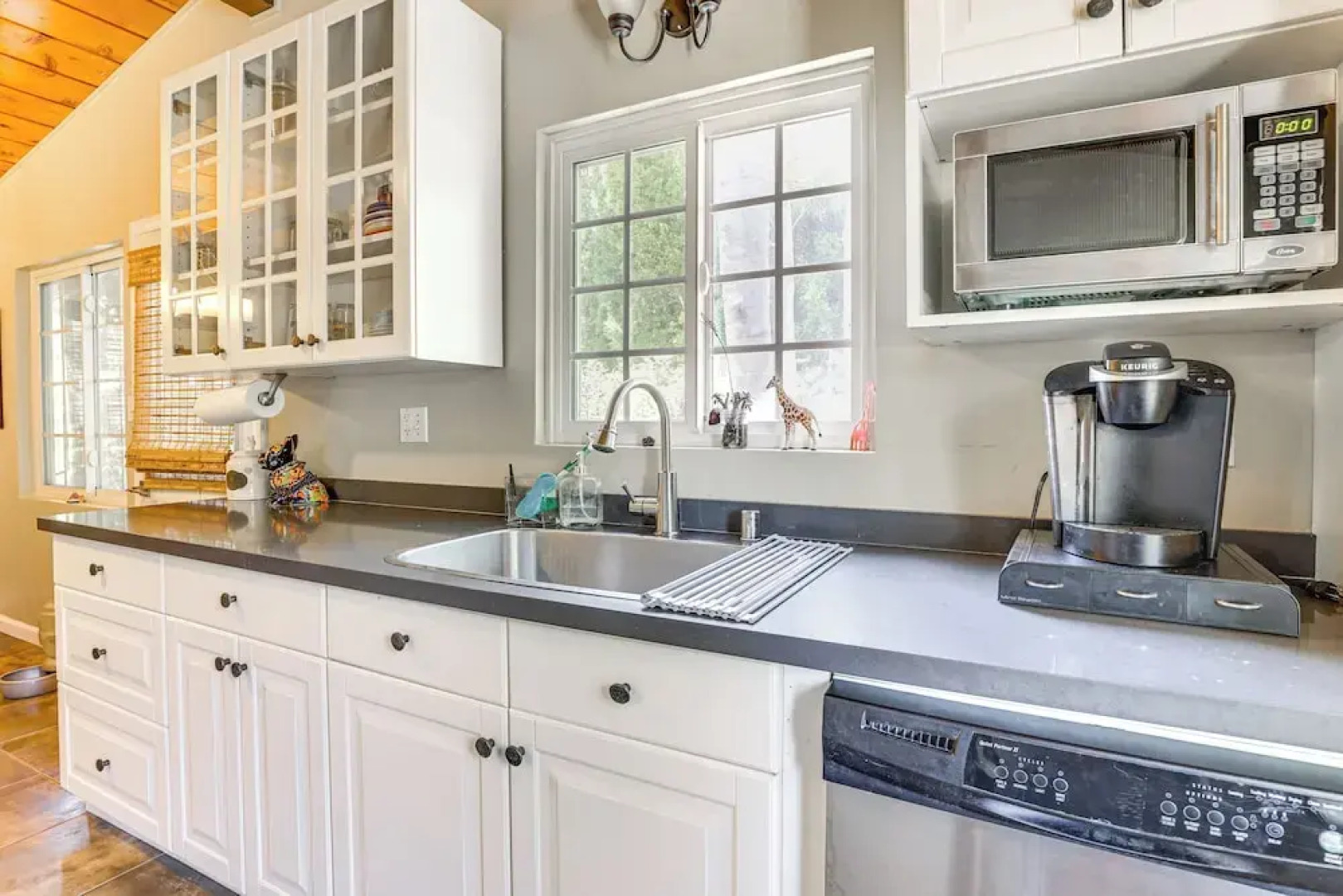 Peaceful Vista House w/ Gas Grill: 1 Mi to Dtwn!