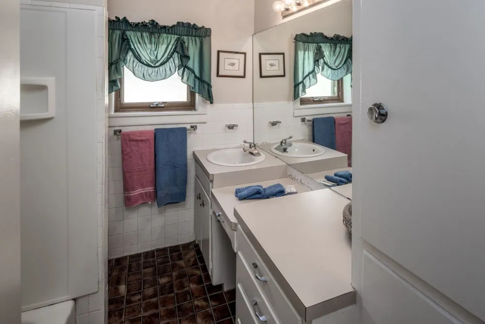 Lady Marmalade's River Cottage - Five Bedroom Cabin