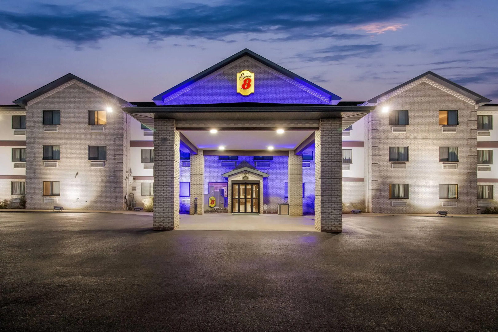 Super 8 by Wyndham Uniontown PA