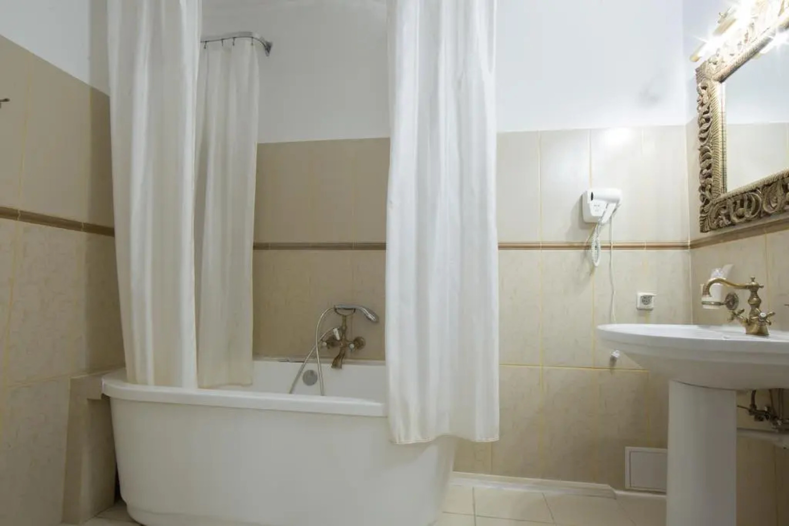 Historical Hotel Fortetsya Hetmana