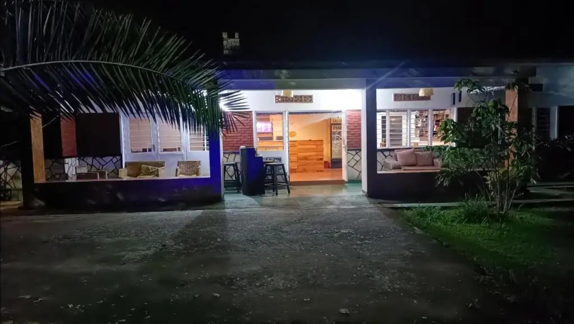 Colibri Taverne & Guest House