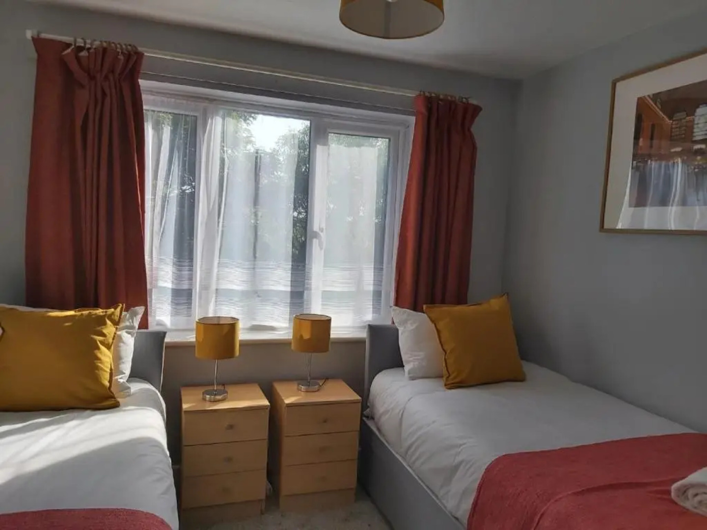 The Maltings - Huku Kwetu Dunstable - Spacious Business Travellers- 2 Bedroom 2nd floor Serviced Apartment -Private Parking- Free Wifi
