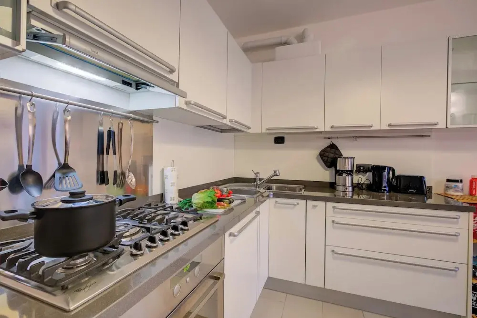 Lenni Apart. Swimming Pool and Lake