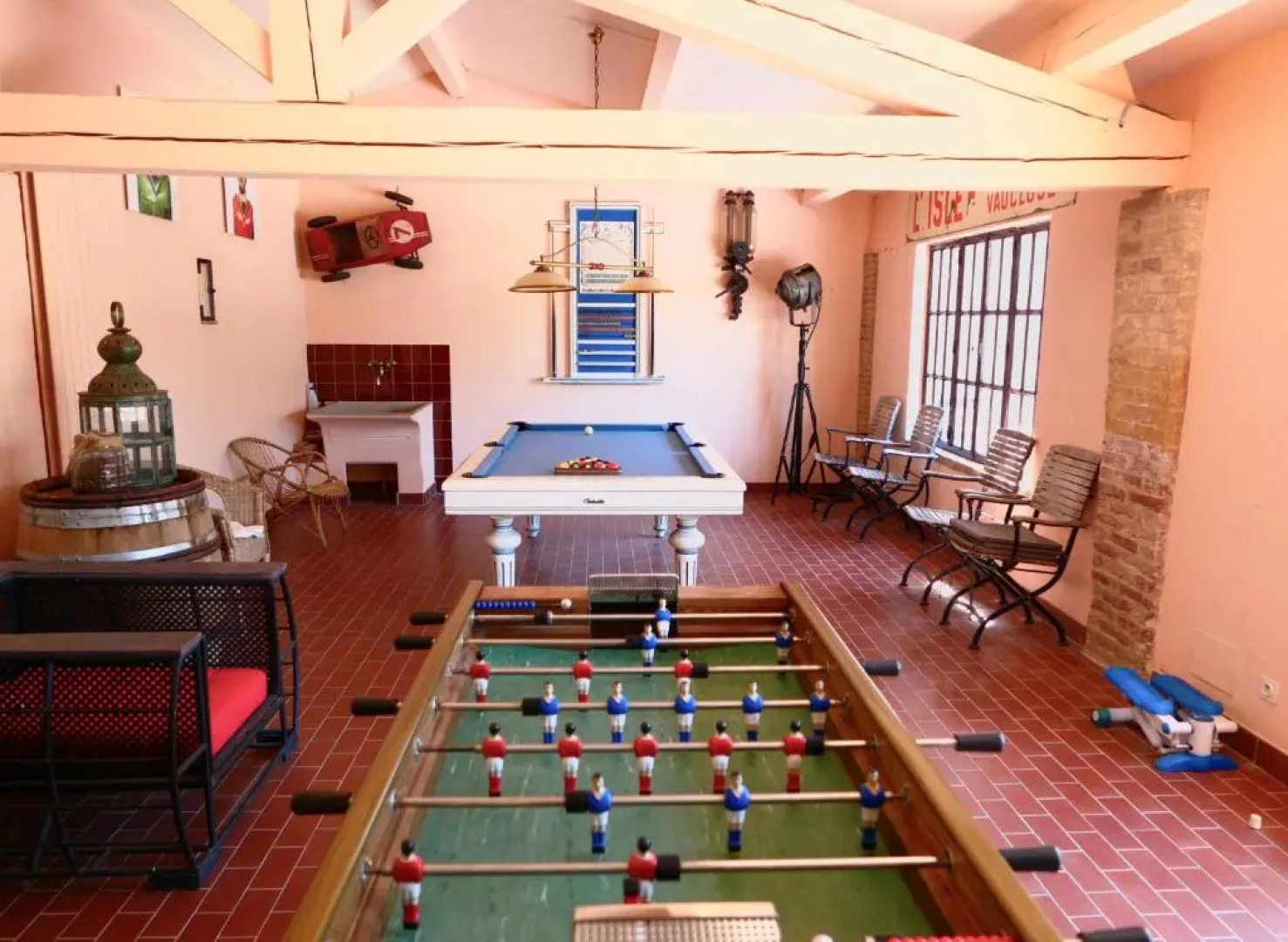 Superbe Mas Provençal 600m2 avec une Superbe Piscine Chauffée et très grand jardin 9000m2, situé au cœur du Luberon en campagne proche de L'Isle sur la Sorgue, 12 personnes, LS2-17 FIGNOULADO