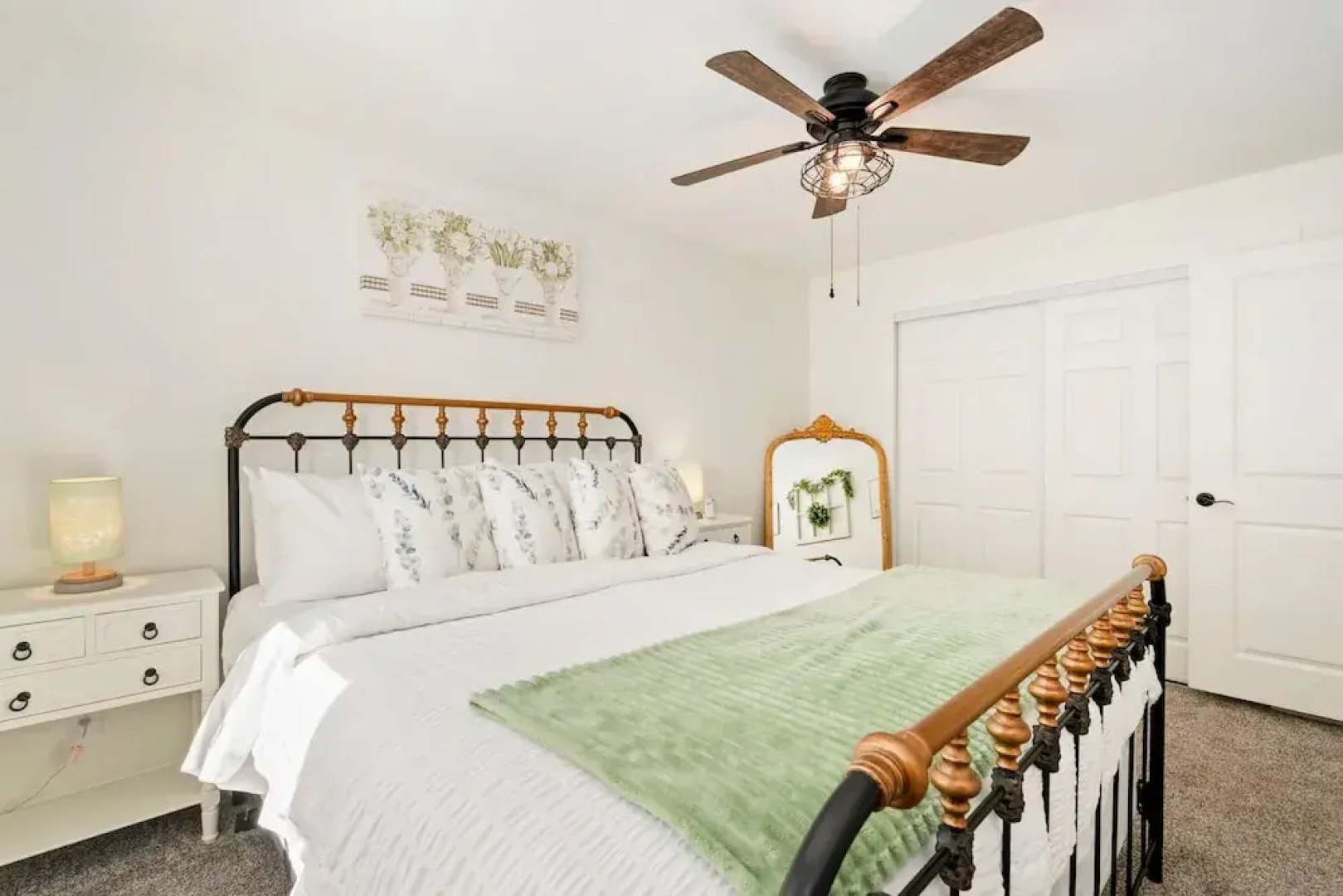 Windsor Farmhouse Family Fun, Yard & Fireplace