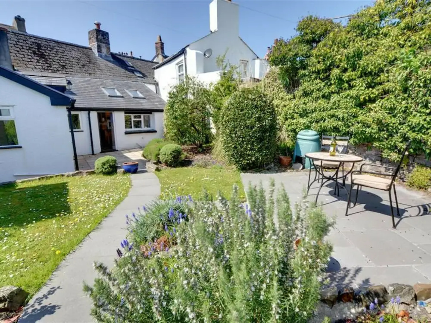 Cosy Holiday Home With an Enclosed Garden and Terrace in the Heart of Torrington