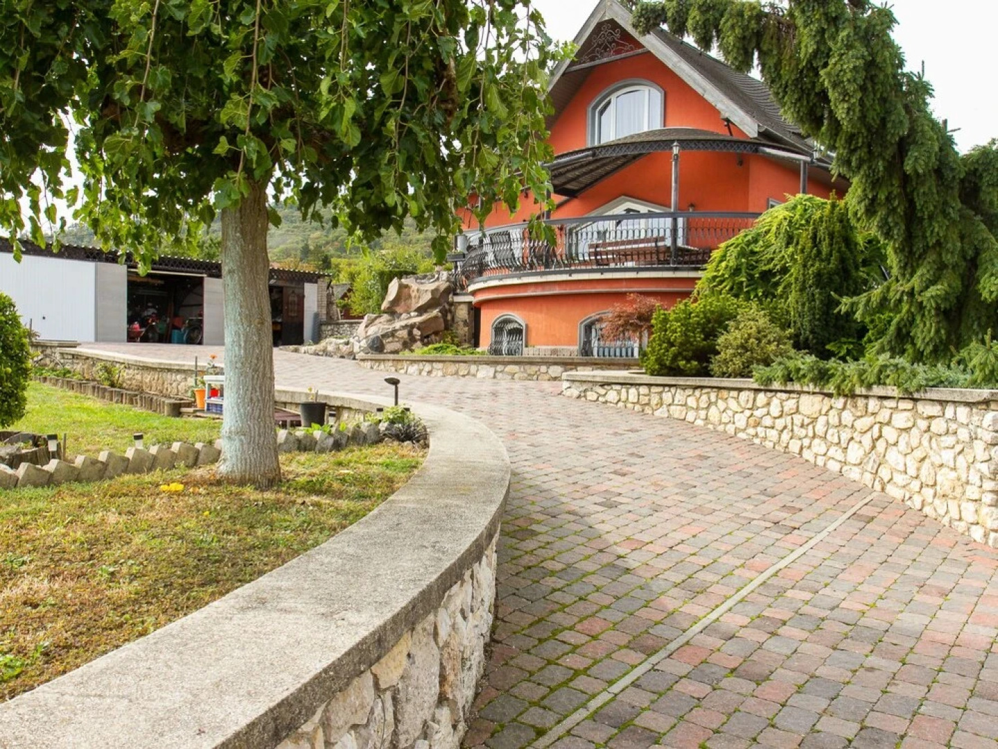 Villa Rosso Balatongy r k