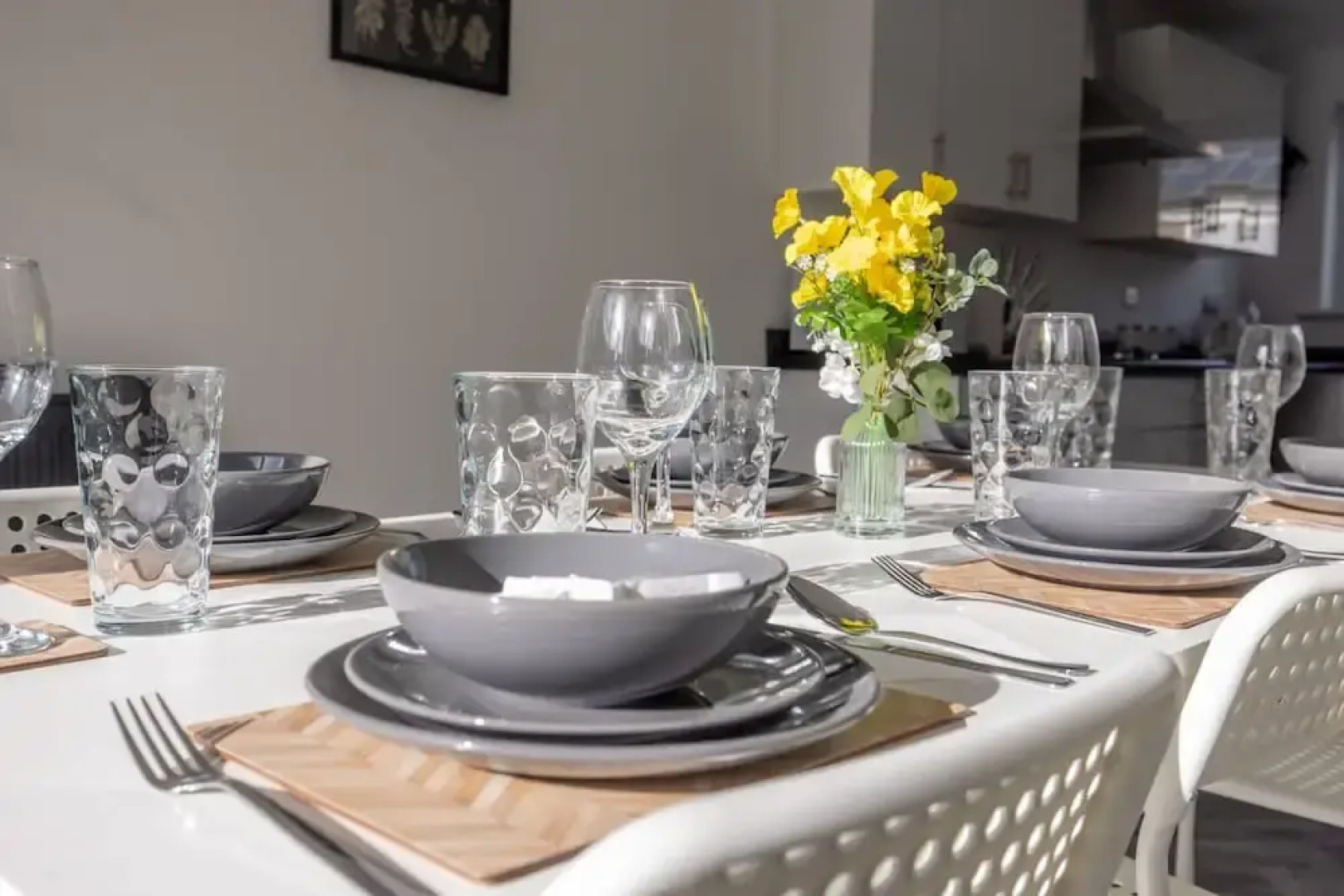 Modern 3 Bed House-free Parking