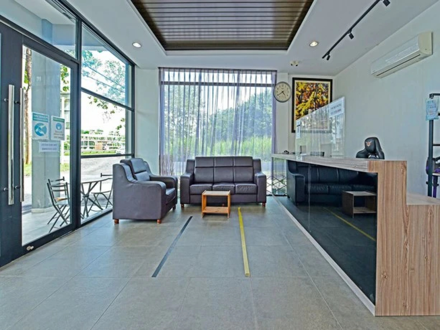 Capital O 90615 The Bed Hotel