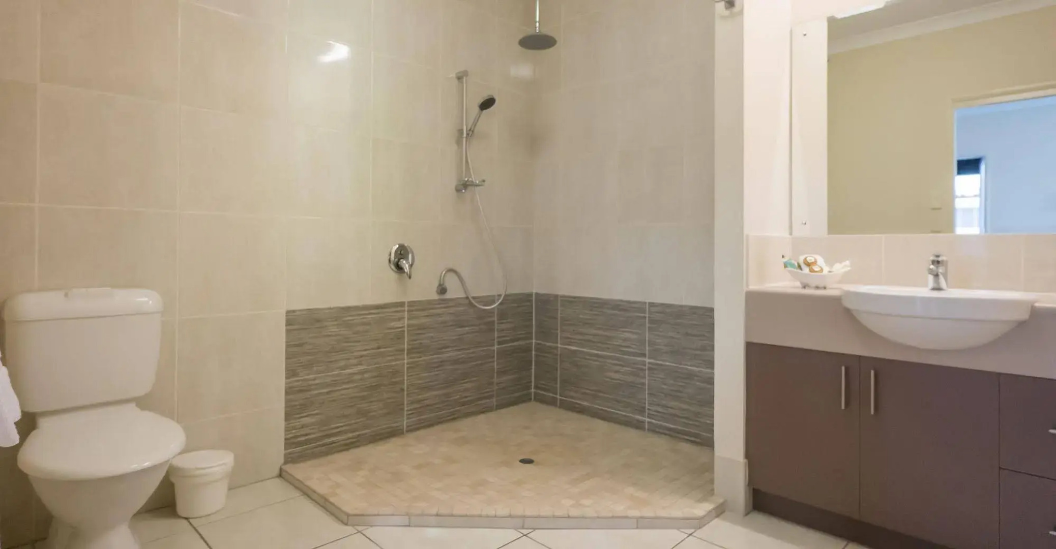 Emerald Inn by Travellers