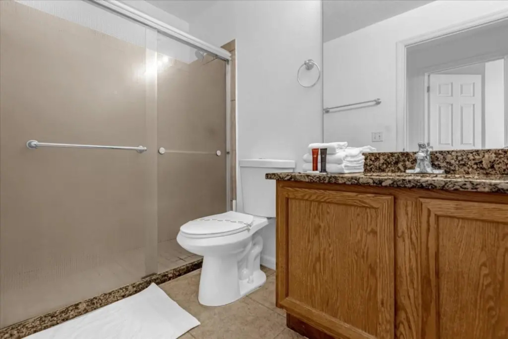 3 Bedrooms / 2 Bathrooms / Lake Berkley (1076 LB), Kissimmee, US